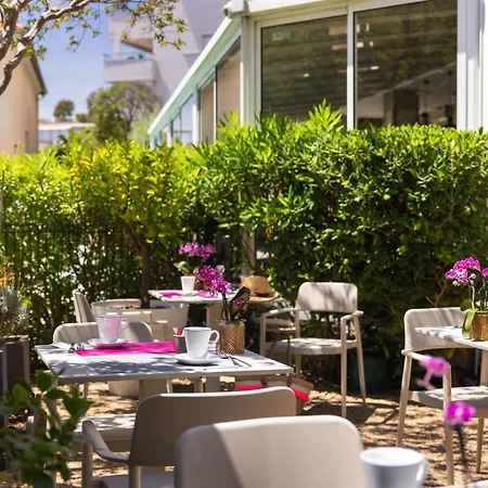 Hotel Western Des Orangers 4*